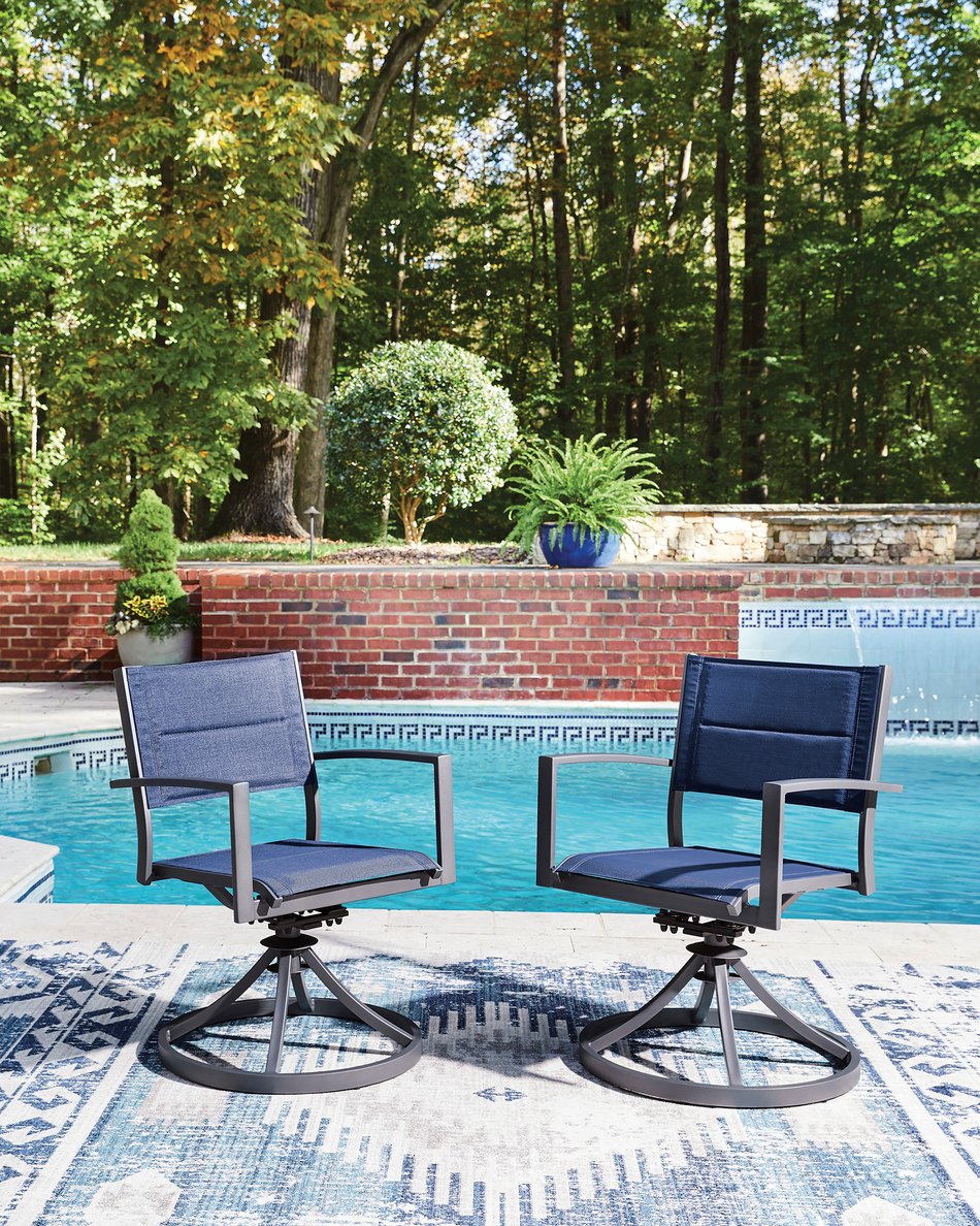 2/Outdoor Swivel Dining Chairs